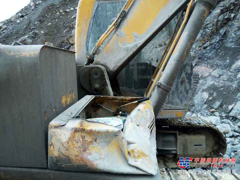 贵州出售转让二手12000小时2008年柳工205C挖掘机