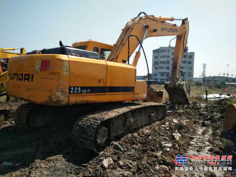 浙江出售转让二手18000小时2007年现代R225挖掘机