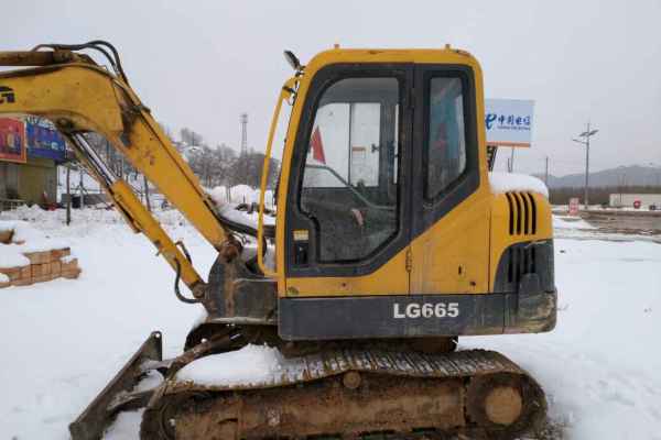 甘肃出售转让二手8000小时2011年临工LG665挖掘机