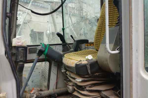 河南出售转让二手10000小时2009年竹内TB180挖掘机