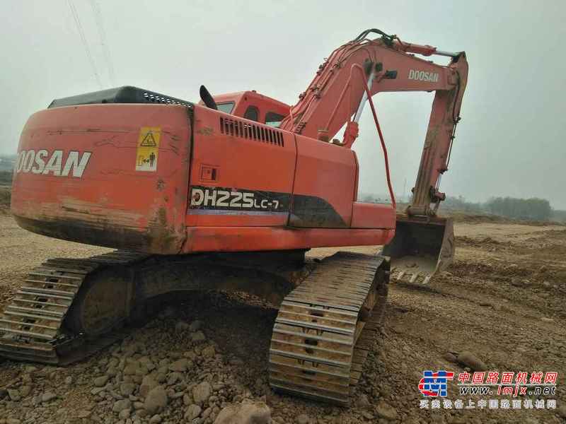 河南出售转让二手8000小时2011年斗山DH225LC挖掘机