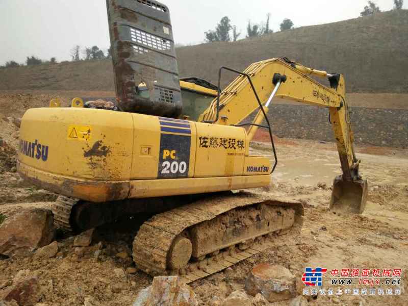 浙江出售转让二手8600小时2003年小松PC200挖掘机