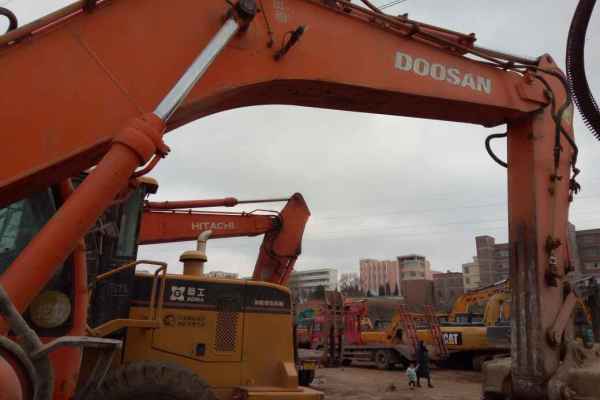 云南出售转让二手10500小时2009年斗山DX225LC挖掘机