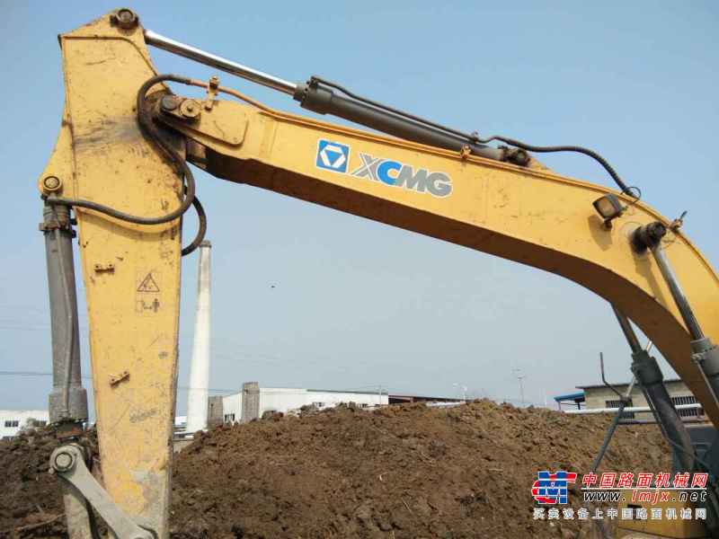 安徽出售转让二手4000小时2015年徐工XE150D挖掘机