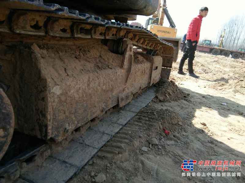 河南出售转让二手8000小时2008年现代R60挖掘机