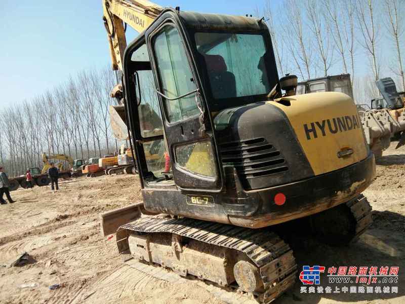 河南出售转让二手8000小时2008年现代R60挖掘机