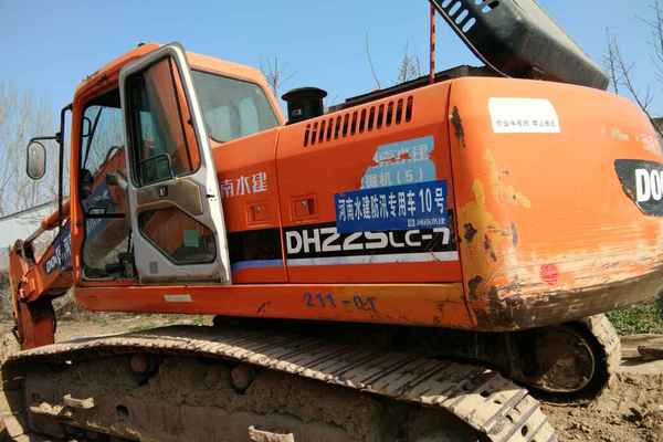 河南出售转让二手8000小时2010年斗山DH225挖掘机