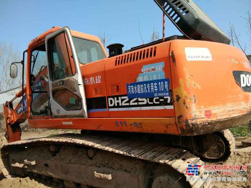 河南出售转让二手8000小时2010年斗山DH225挖掘机