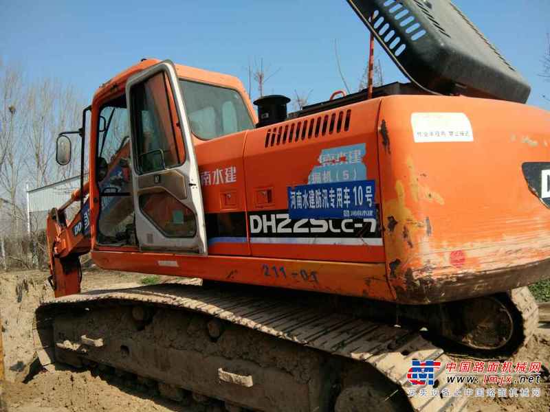 河南出售转让二手8000小时2010年斗山DH225挖掘机