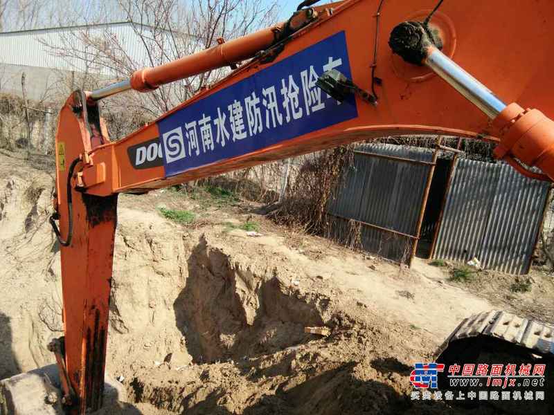 河南出售转让二手8000小时2010年斗山DH225挖掘机