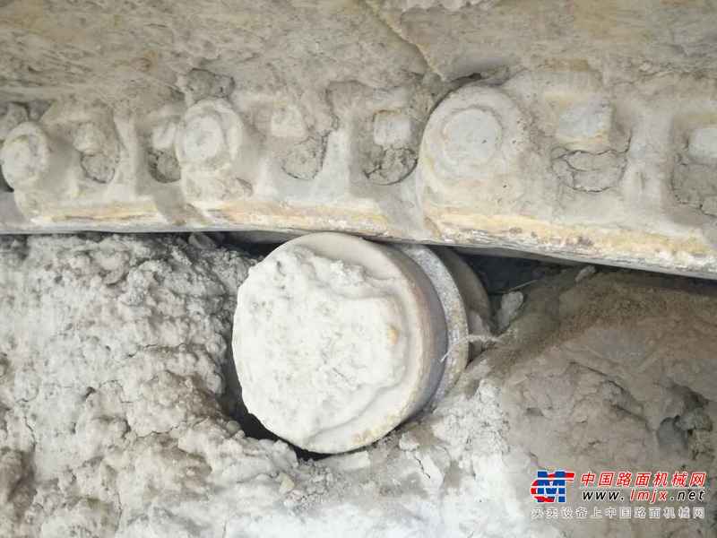 河南出售转让二手6700小时2011年龙工LG6235挖掘机