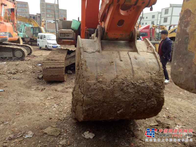 云南出售转让二手18000小时2008年日立ZX240LC挖掘机