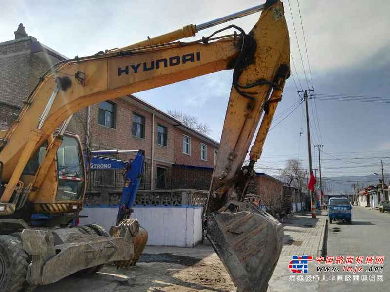 山西出售转让二手9000小时2007年现代轮挖R210W挖掘机