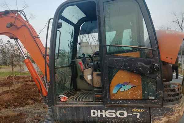河南出售转让二手5600小时2010年斗山DH60挖掘机