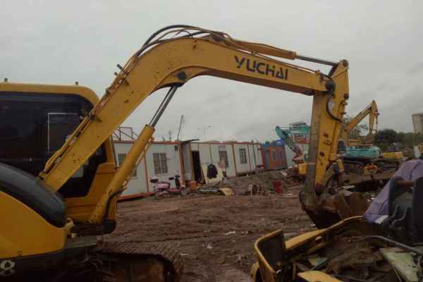 广西出售转让二手7560小时2010年玉柴YC85挖掘机