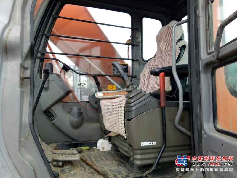黑龙江出售转让二手13000小时2006年日立ZX240LC挖掘机