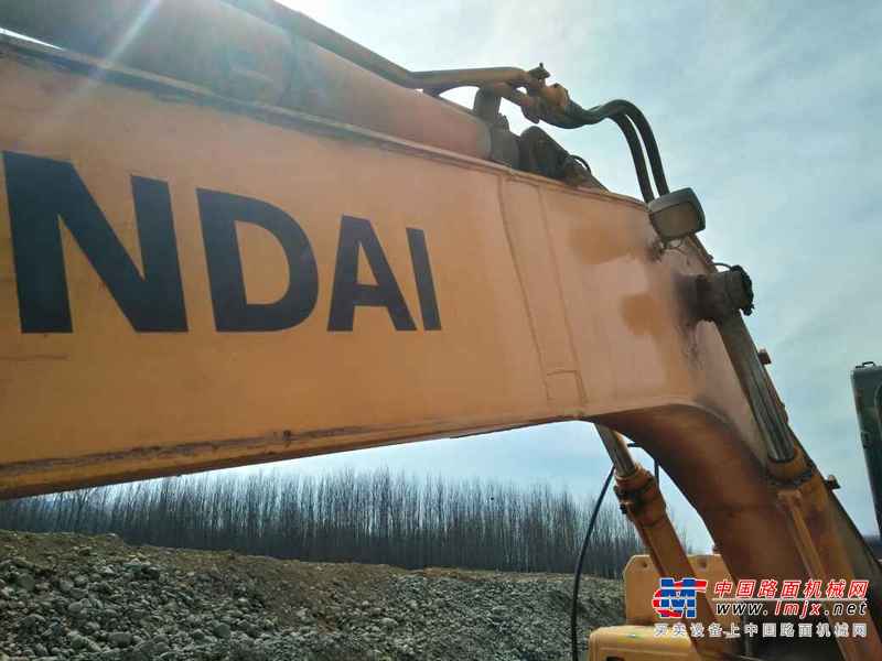 河南出售转让二手8000小时2011年现代R215挖掘机