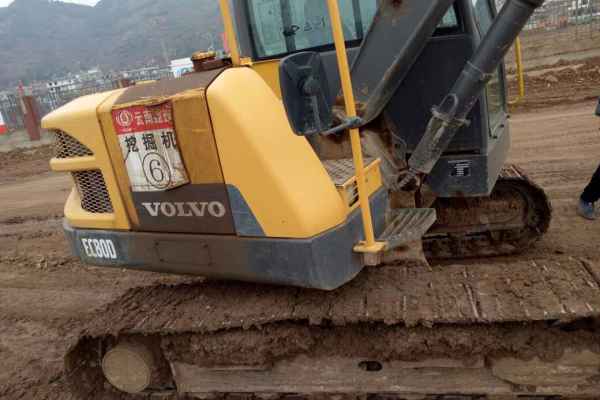 云南出售转让二手3000小时2013年沃尔沃EC80D挖掘机