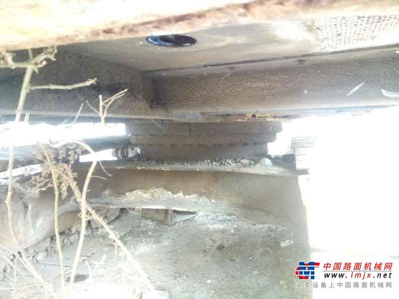 河南出售转让二手13000小时2003年现代R200挖掘机
