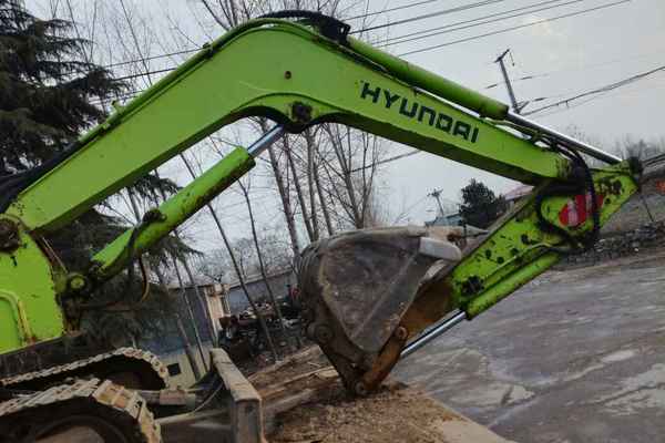 河南出售转让二手7000小时2007年现代R60挖掘机
