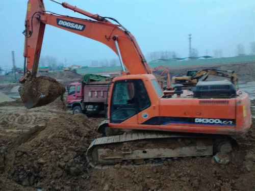 河南出售转让二手6700小时2011年斗山DH300LC挖掘机