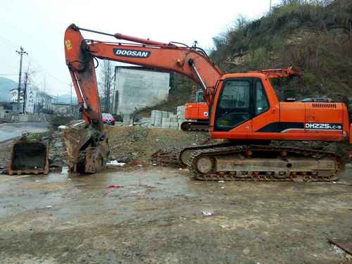 贵州出售转让二手12000小时2010年斗山DH220挖掘机