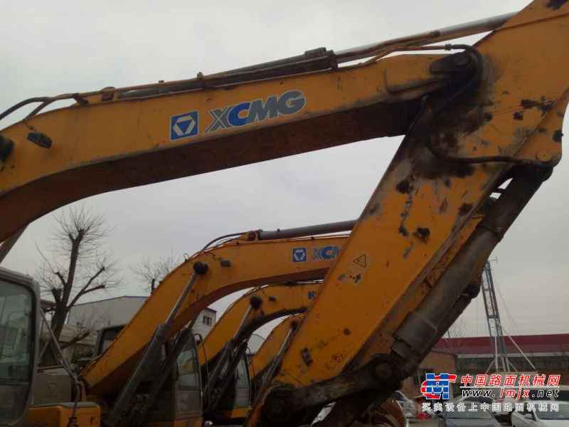 陕西出售转让二手4000小时2012年徐工XE230挖掘机