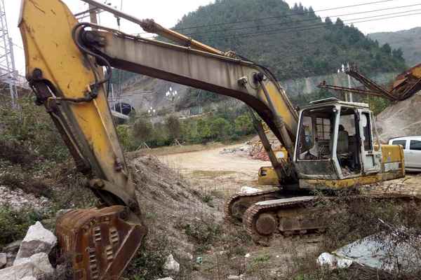 贵州出售转让二手12869小时2004年加藤HD700挖掘机