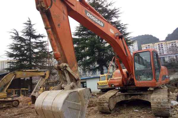 贵州出售转让二手9863小时2009年斗山DH220LC挖掘机