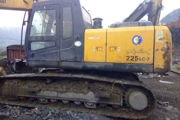 贵州出售转让二手5000小时2012年现代R225LC挖掘机