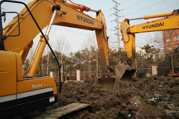 江苏出售转让二手6586小时2011年现代R275LC挖掘机