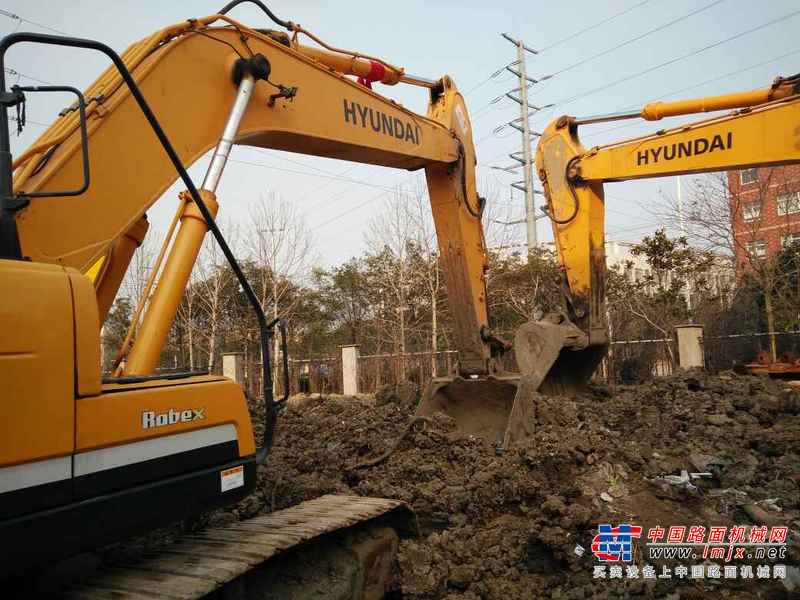 江苏出售转让二手6586小时2011年现代R275LC挖掘机