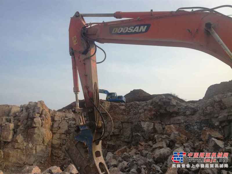 河南出售转让二手12000小时2009年斗山DH220LC挖掘机