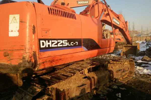 内蒙古出售转让二手7500小时2010年斗山DH225挖掘机