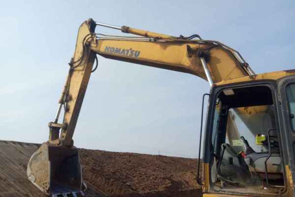 河南出售转让二手13000小时2006年小松PC220挖掘机