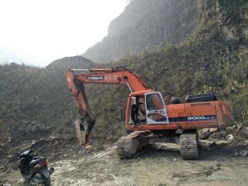 重庆出售转让二手12000小时2008年斗山DH300LC挖掘机