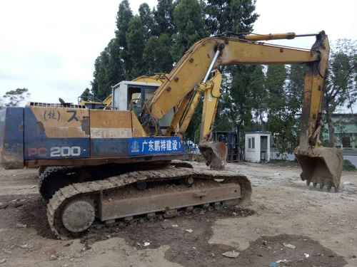 广东出售转让二手15300小时2003年小松PC200挖掘机