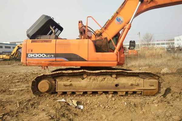 山东出售转让二手2431小时2009年斗山DH300LC挖掘机