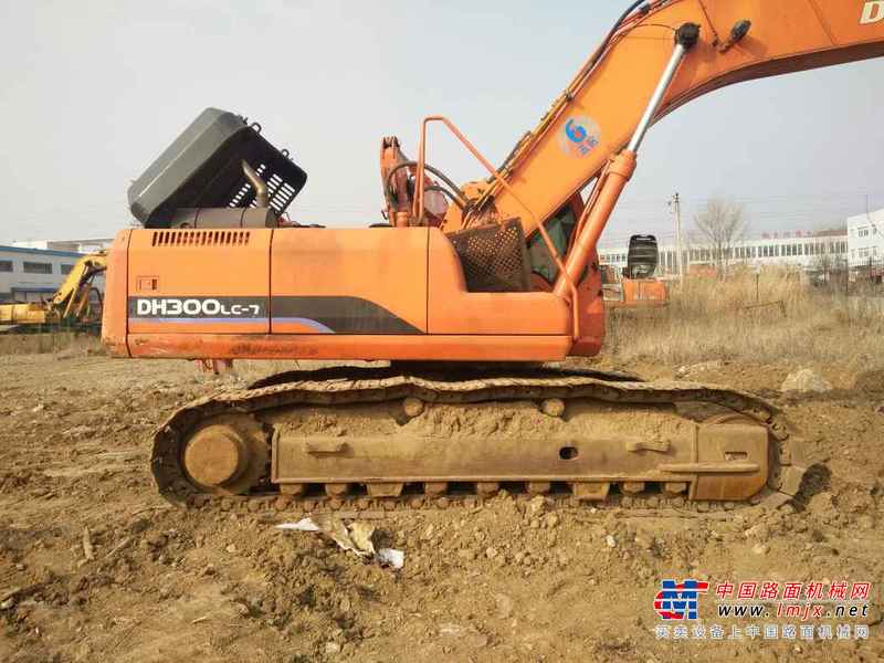 山东出售转让二手2431小时2009年斗山DH300LC挖掘机