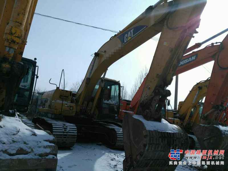 黑龙江出售转让二手16000小时2004年卡特彼勒320CL挖掘机