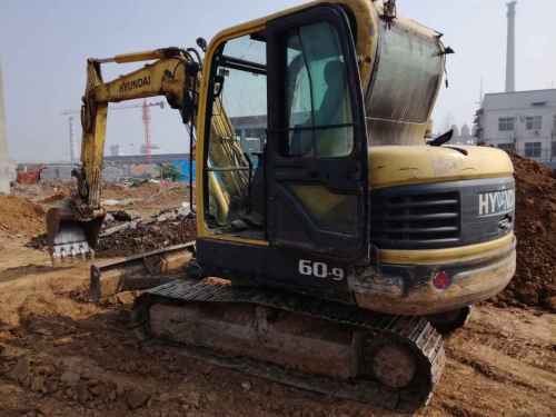 河南出售转让二手8600小时2011年现代R60挖掘机