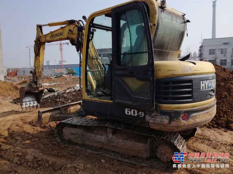 河南出售转让二手8600小时2011年现代R60挖掘机