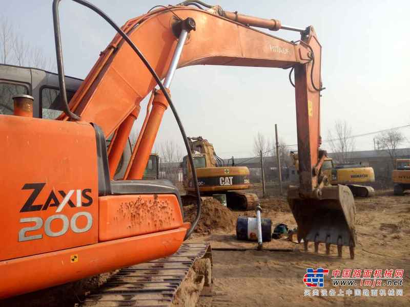 河南出售转让二手10000小时2005年日立ZX200挖掘机
