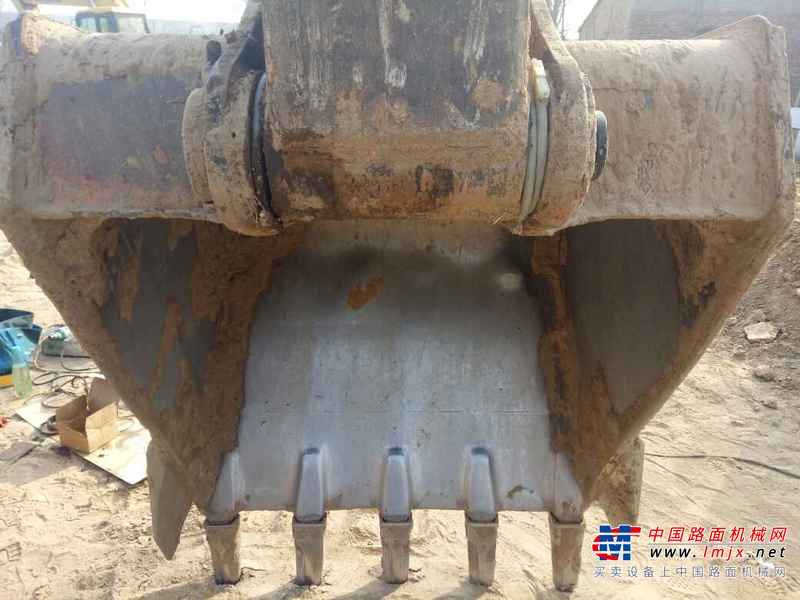 河南出售转让二手10000小时2005年日立ZX200挖掘机