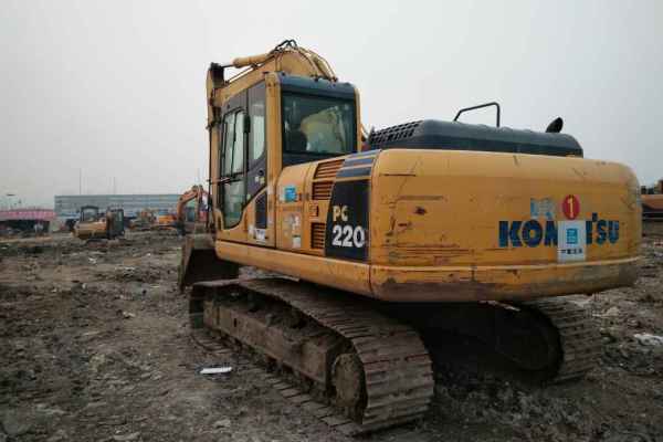 湖北出售转让二手8000小时2011年小松PC200挖掘机