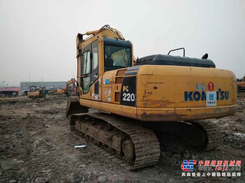 湖北出售转让二手8000小时2011年小松PC200挖掘机