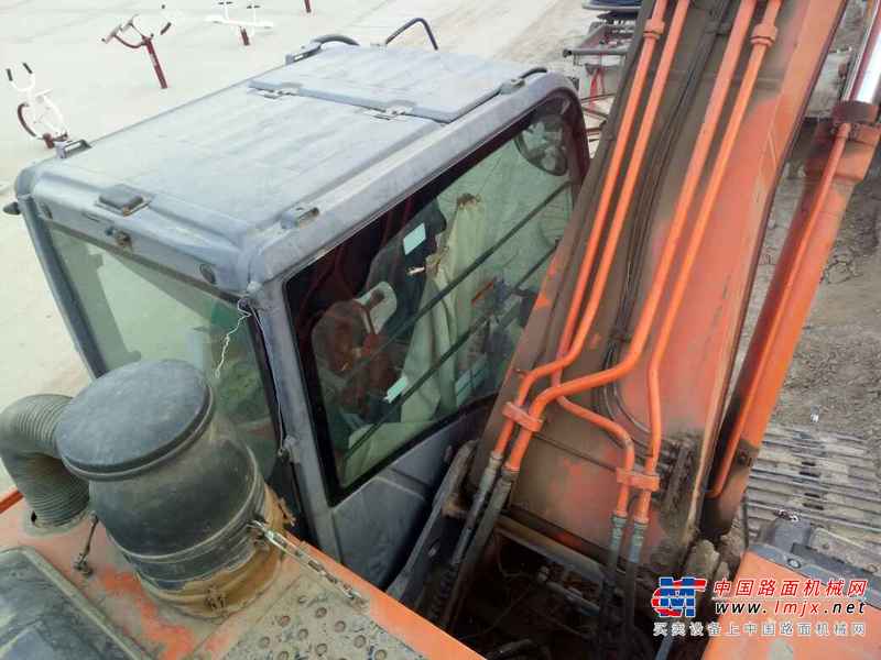 河南出售转让二手11000小时2009年日立ZX200挖掘机