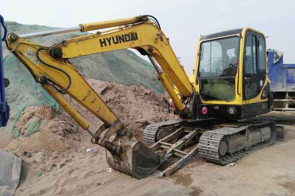 山西出售转让二手6000小时2009年现代R60挖掘机