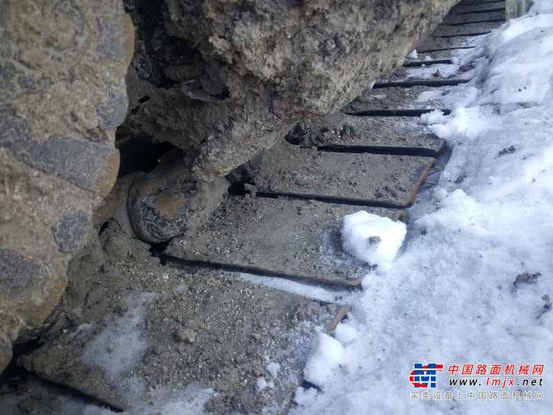 黑龙江出售转让二手14000小时2003年卡特彼勒320B挖掘机