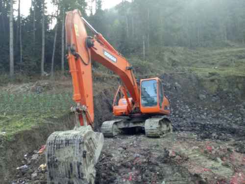 湖北出售转让二手10000小时2010年斗山DH220挖掘机